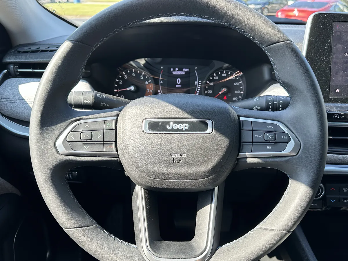 2022 Jeep Compass Latitude FWD thumbnail 6