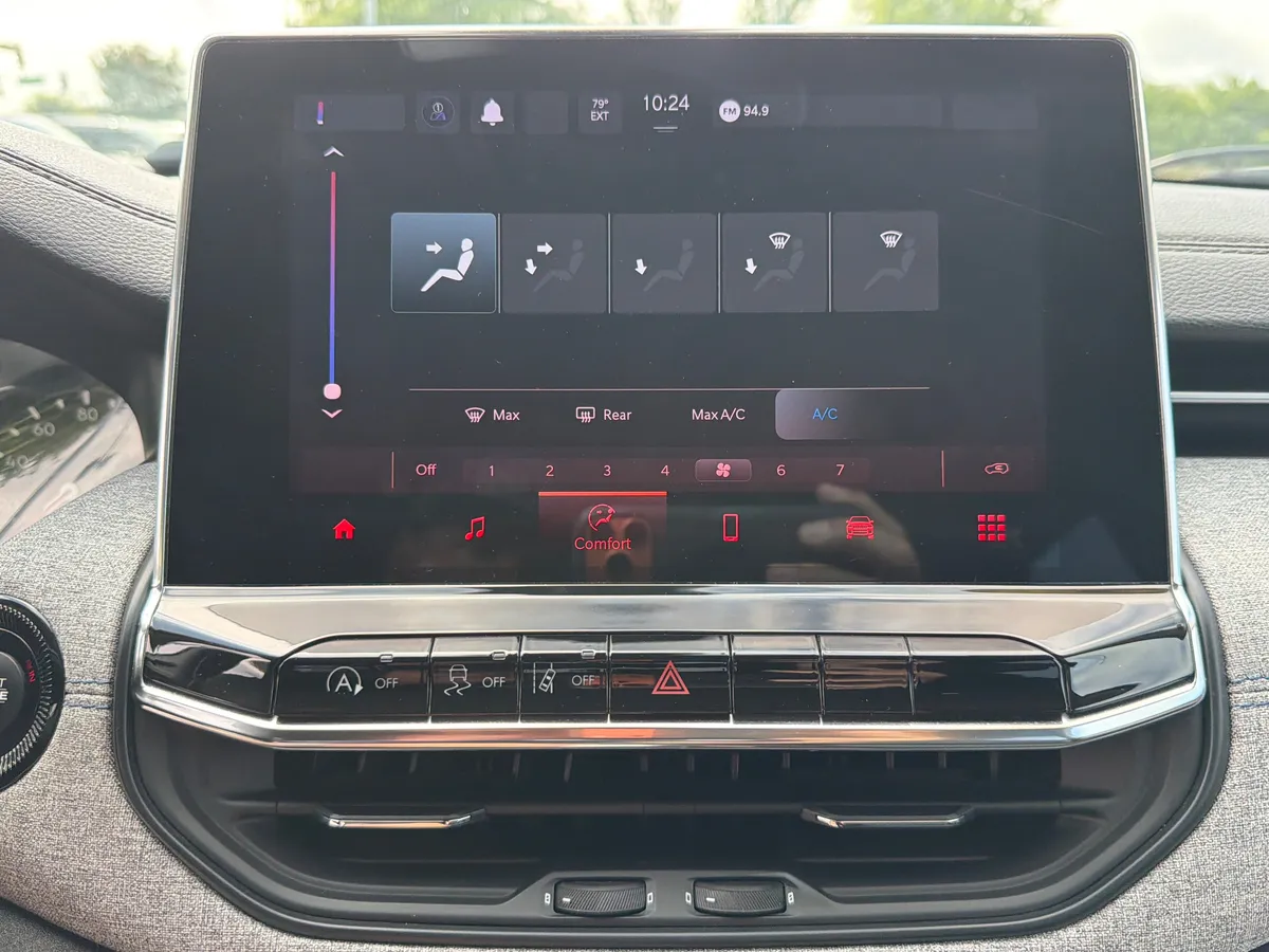 2022 Jeep Compass Latitude thumbnail 10