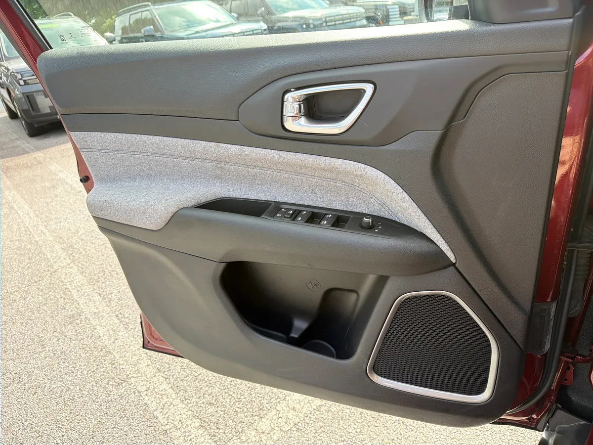 2022 Jeep Compass Latitude thumbnail 16