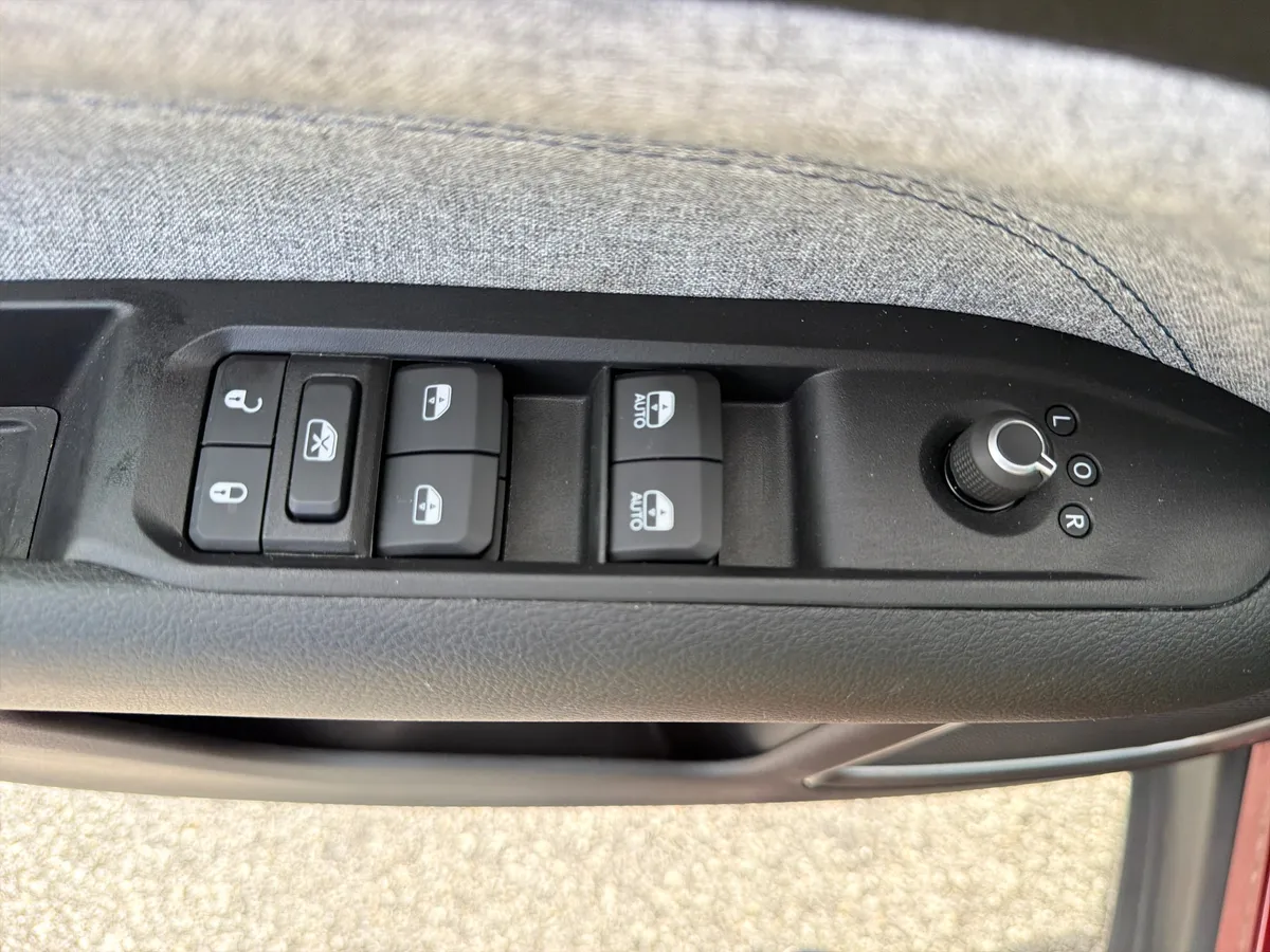 2022 Jeep Compass Latitude thumbnail 17