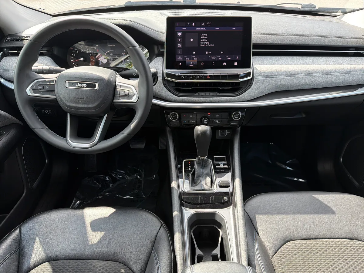 2022 Jeep Compass Latitude thumbnail 2