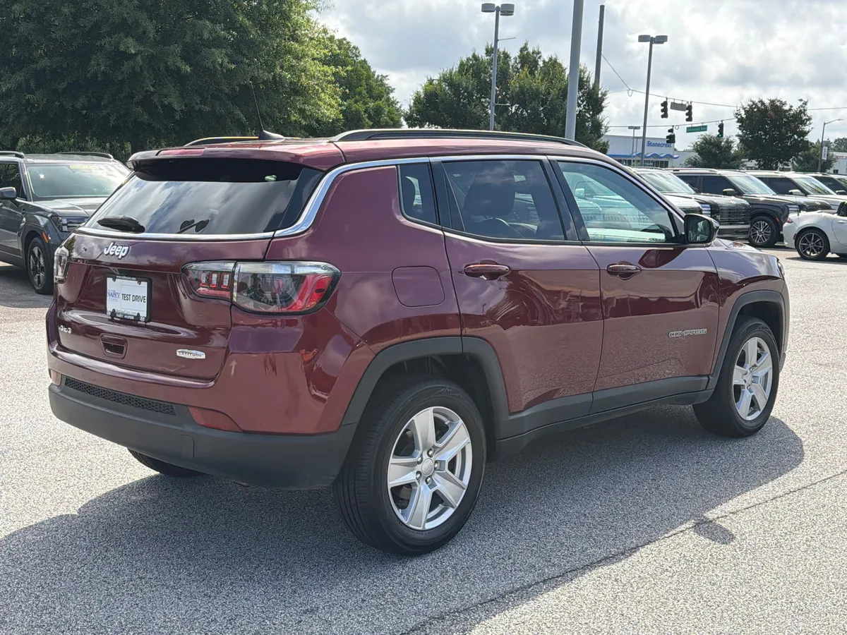 2022 Jeep Compass Latitude thumbnail 24