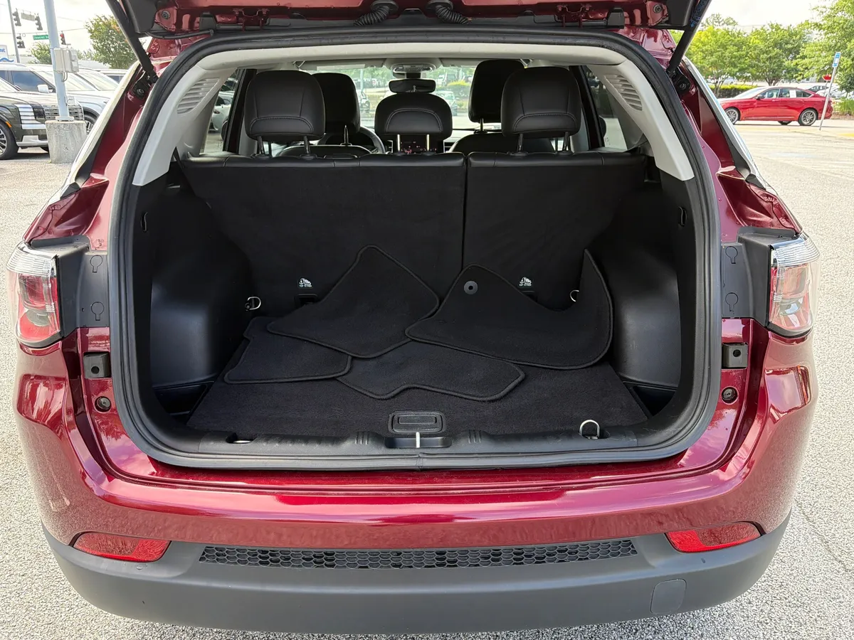 2022 Jeep Compass Latitude thumbnail 28