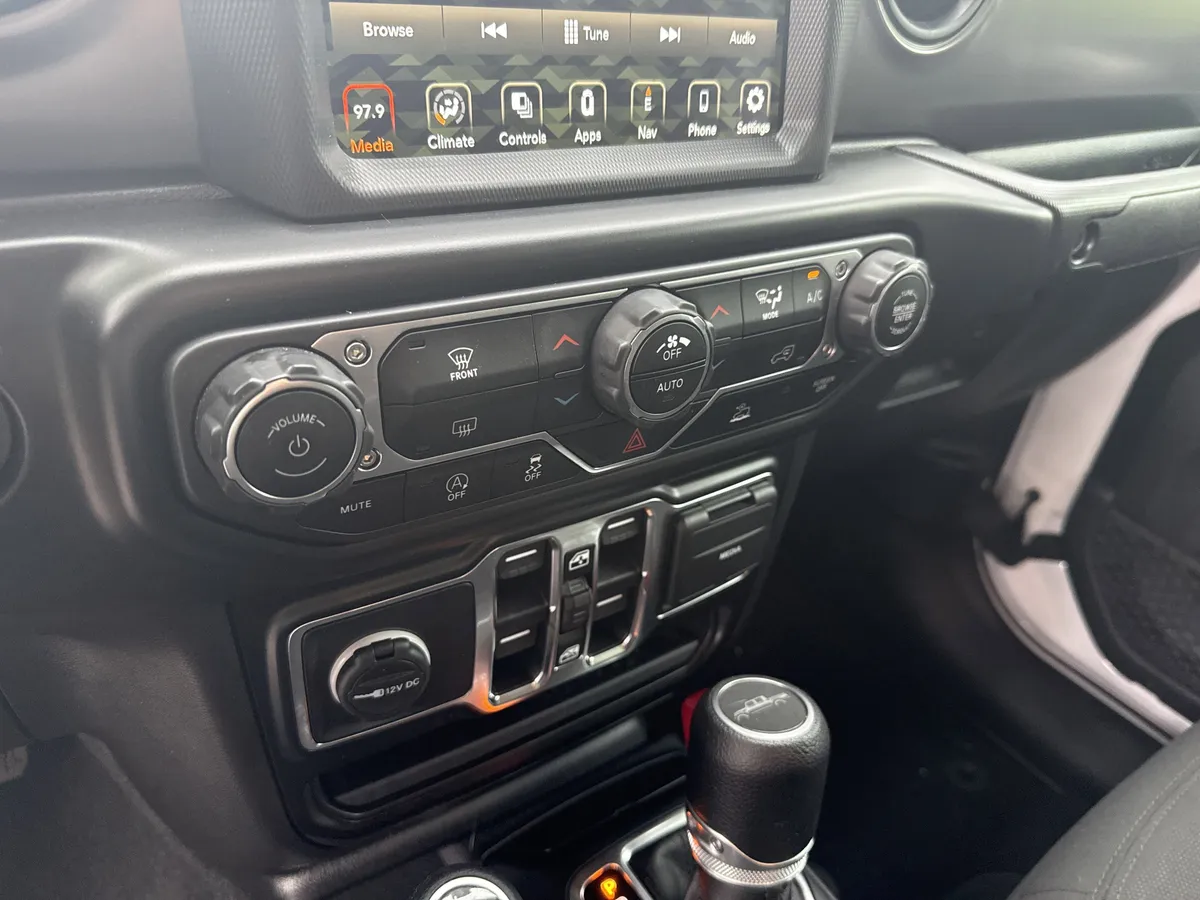 2022 Jeep Gladiator Willys thumbnail 30
