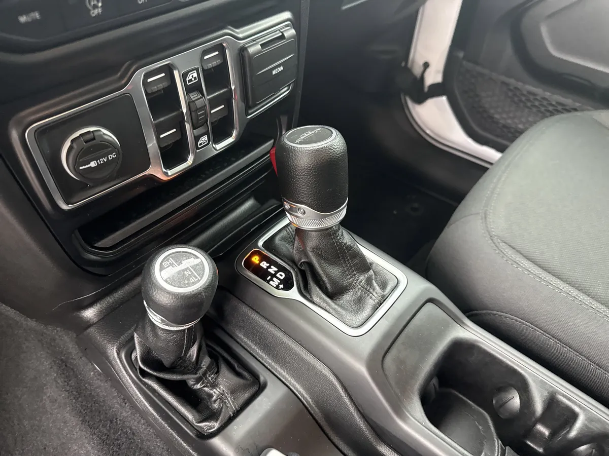 2022 Jeep Gladiator Willys thumbnail 31