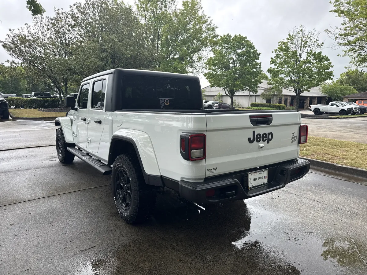 2022 Jeep Gladiator Willys thumbnail 5