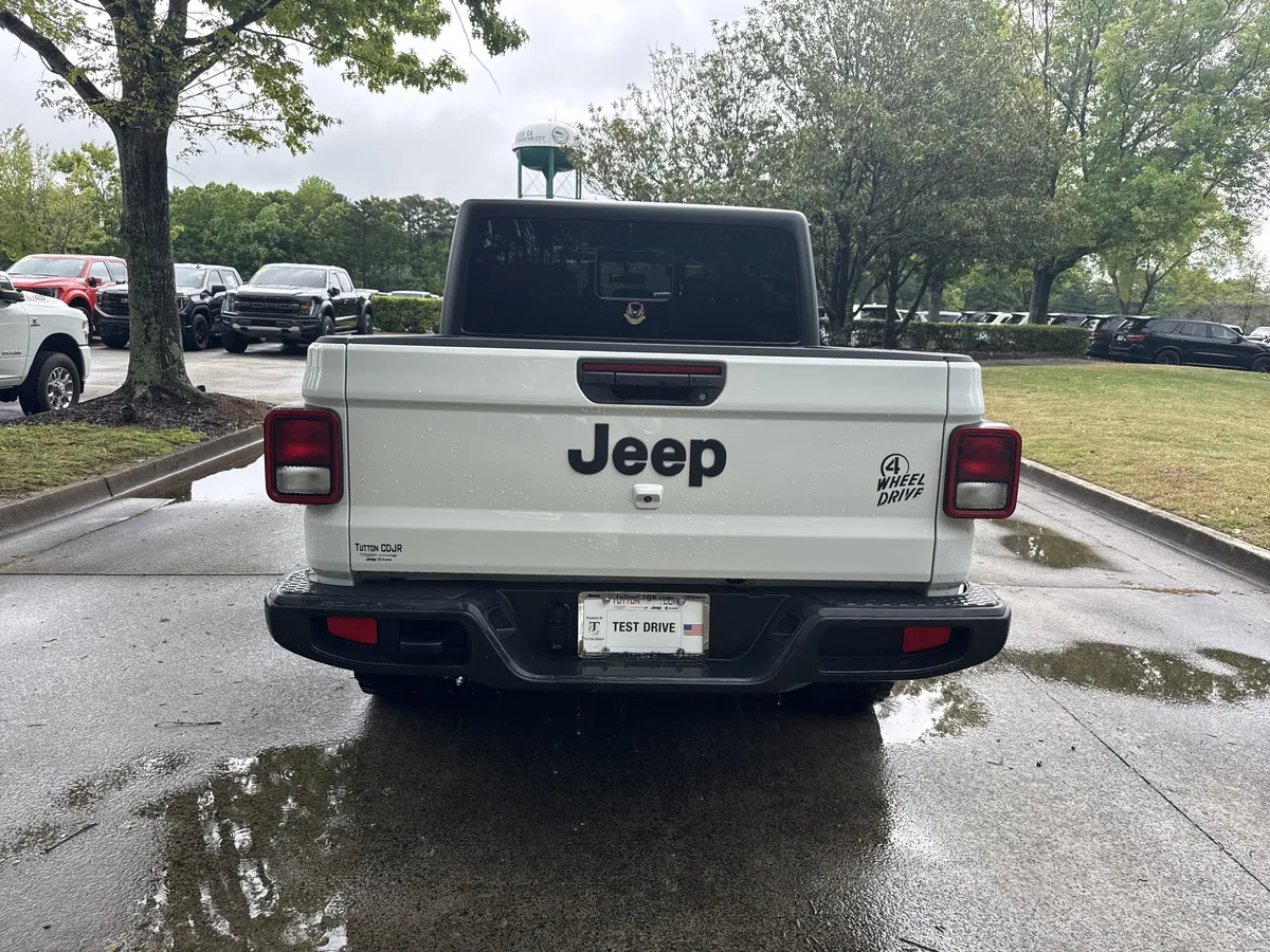 2022 Jeep Gladiator Willys thumbnail 6