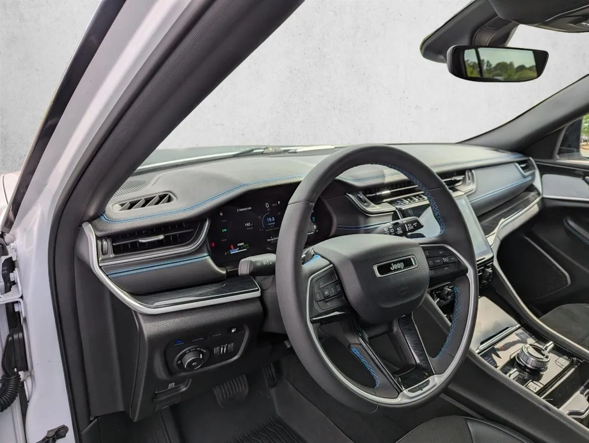 2022 Jeep Grand Cherokee 4xe Trailhawk thumbnail 11