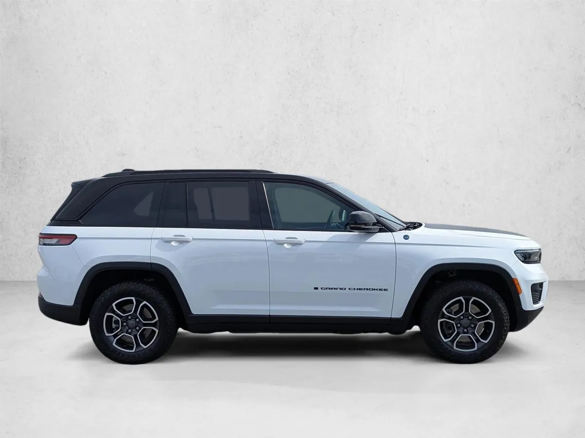 2022 Jeep Grand Cherokee 4xe Trailhawk thumbnail 3