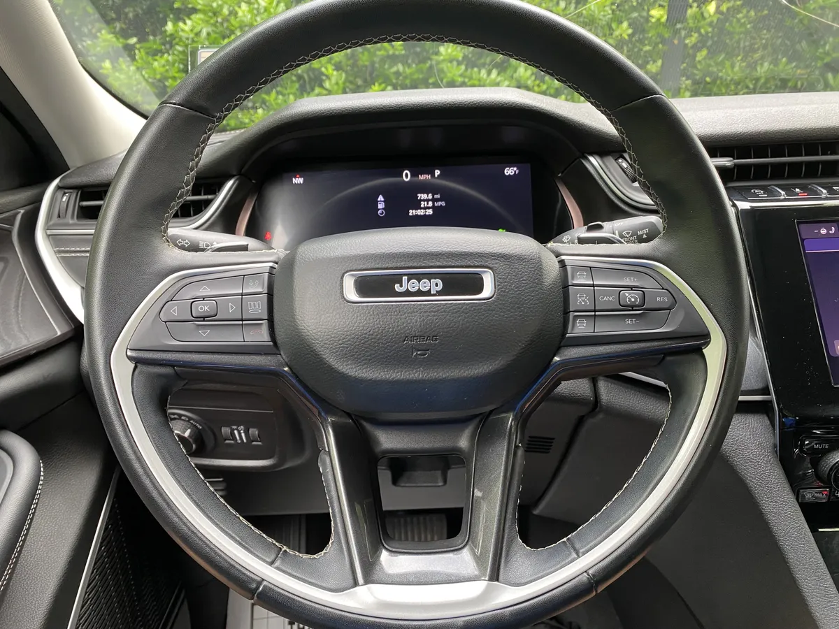 2022 Jeep Grand Cherokee L Laredo thumbnail 18