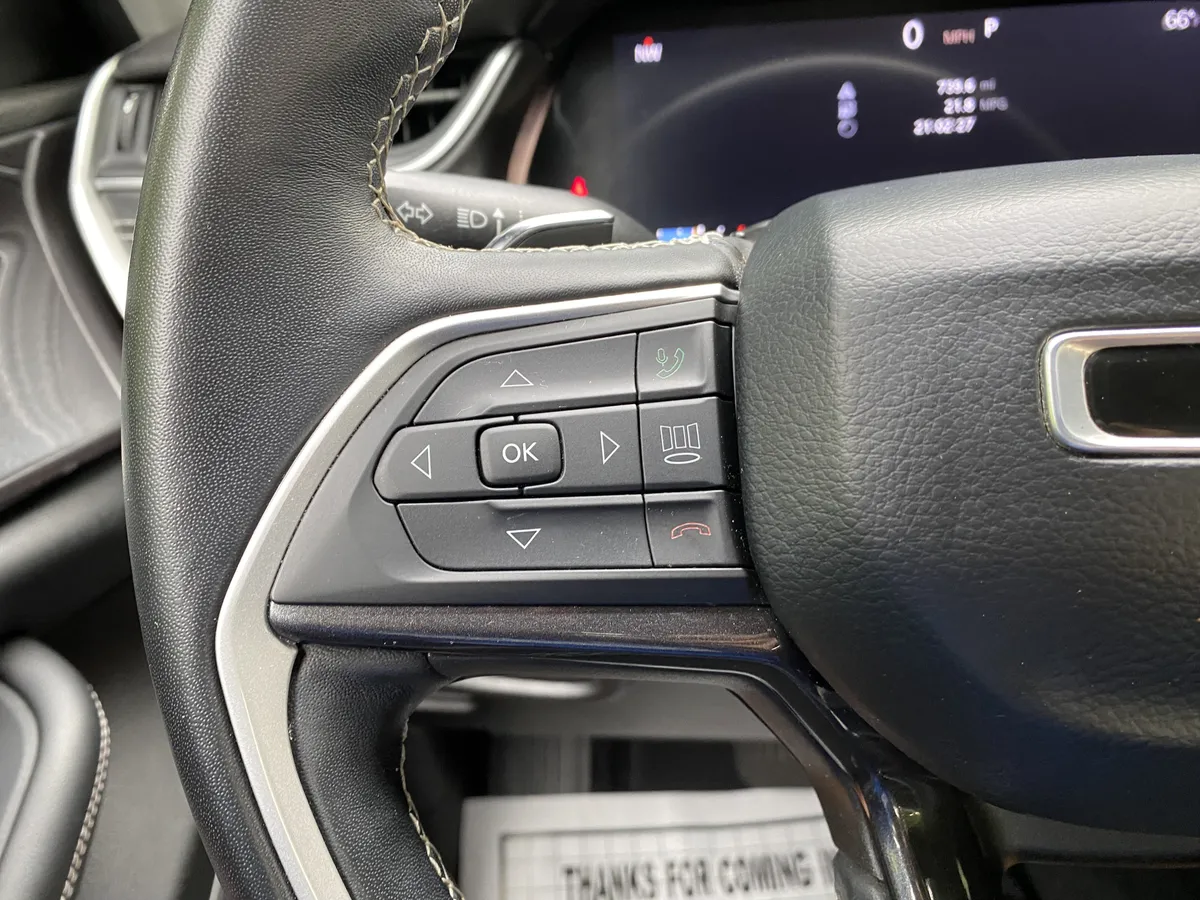 2022 Jeep Grand Cherokee L Laredo thumbnail 19