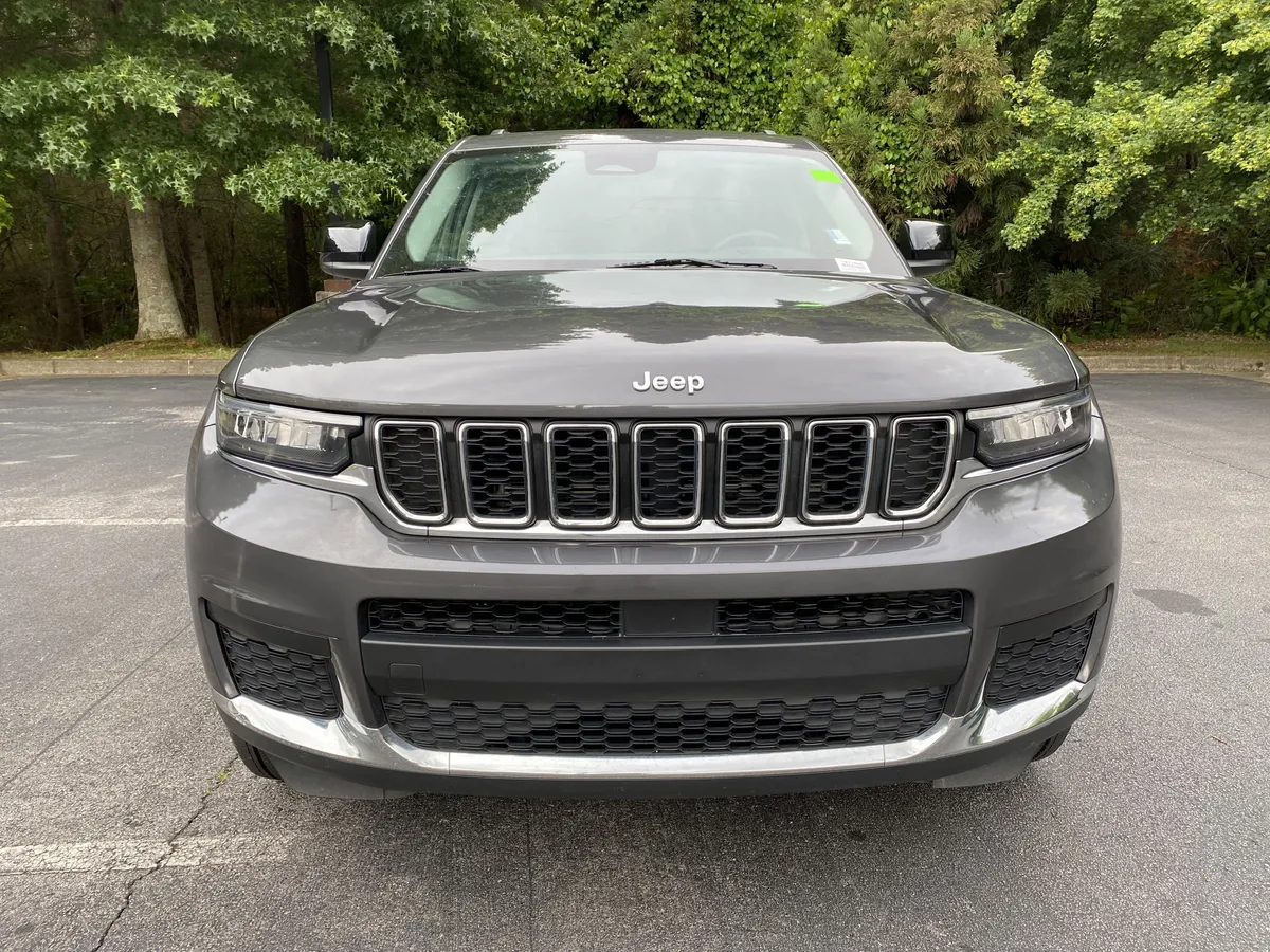 2022 Jeep Grand Cherokee L Laredo thumbnail 2