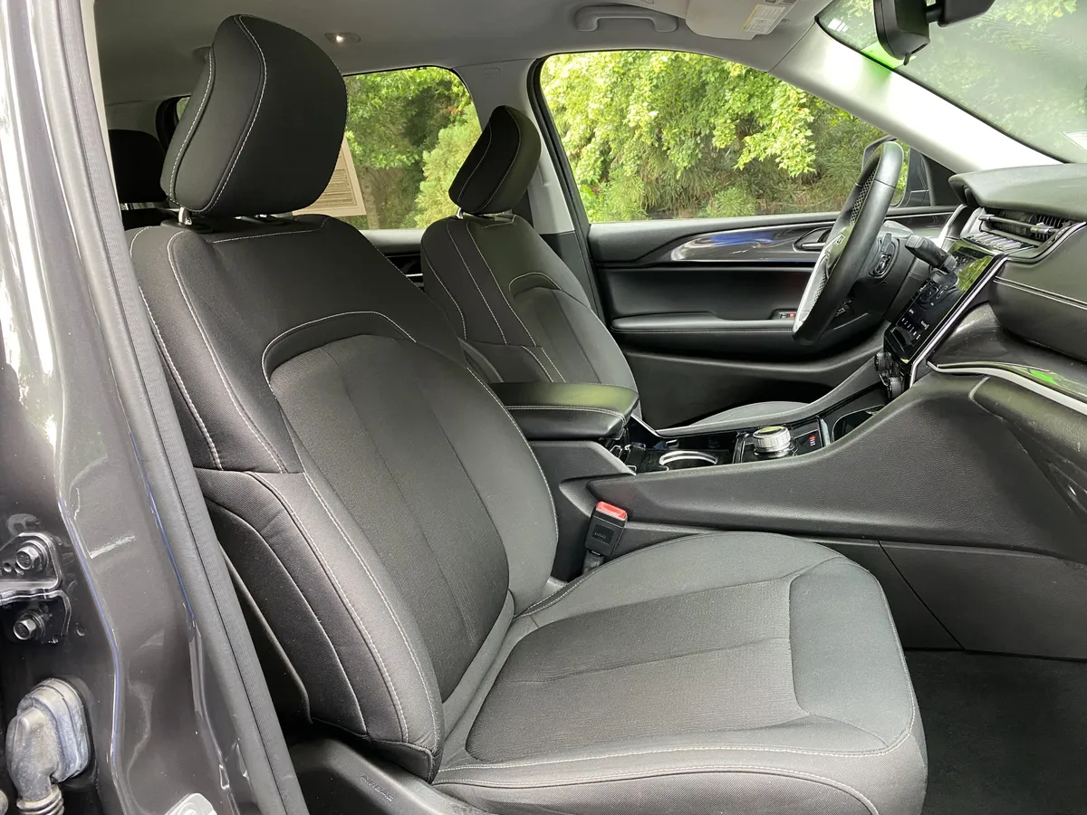 2022 Jeep Grand Cherokee L Laredo thumbnail 35