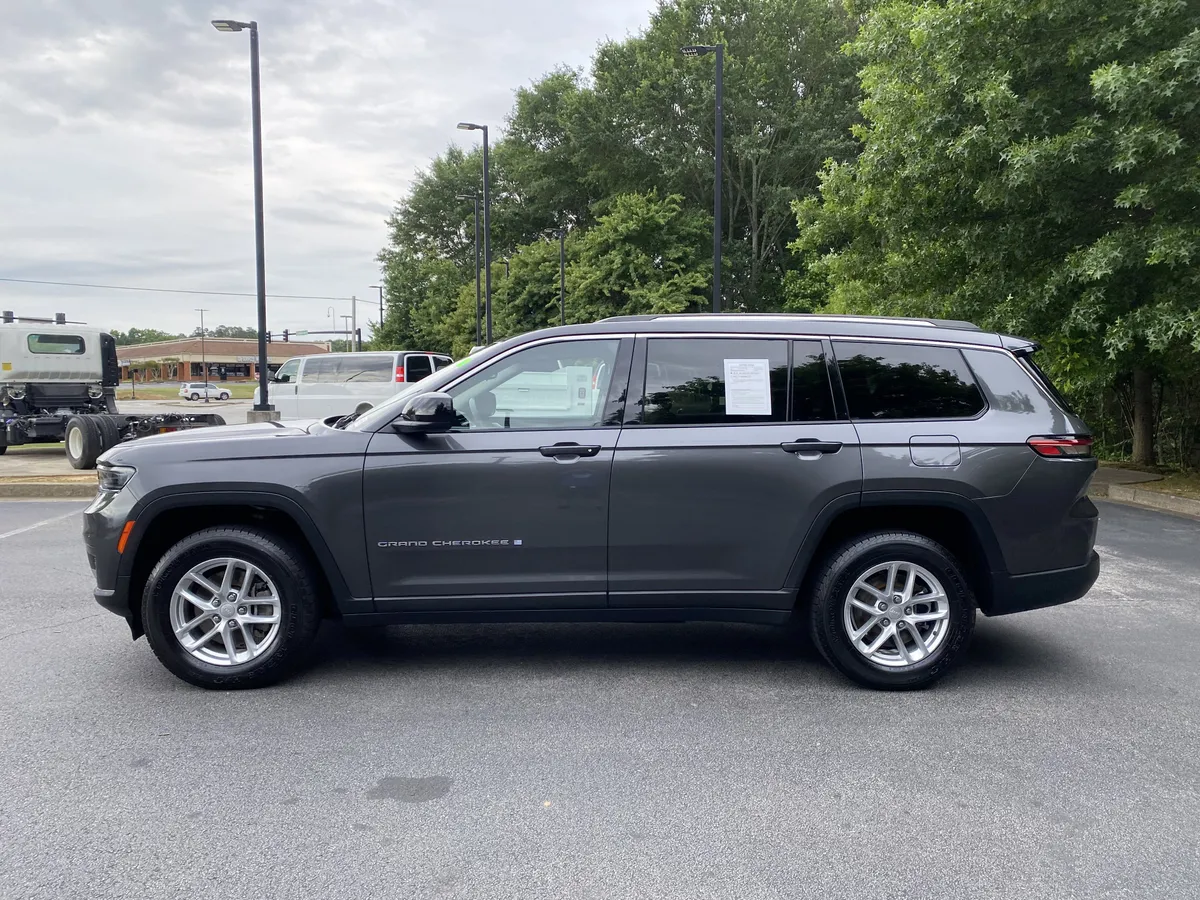 2022 Jeep Grand Cherokee L Laredo thumbnail 5
