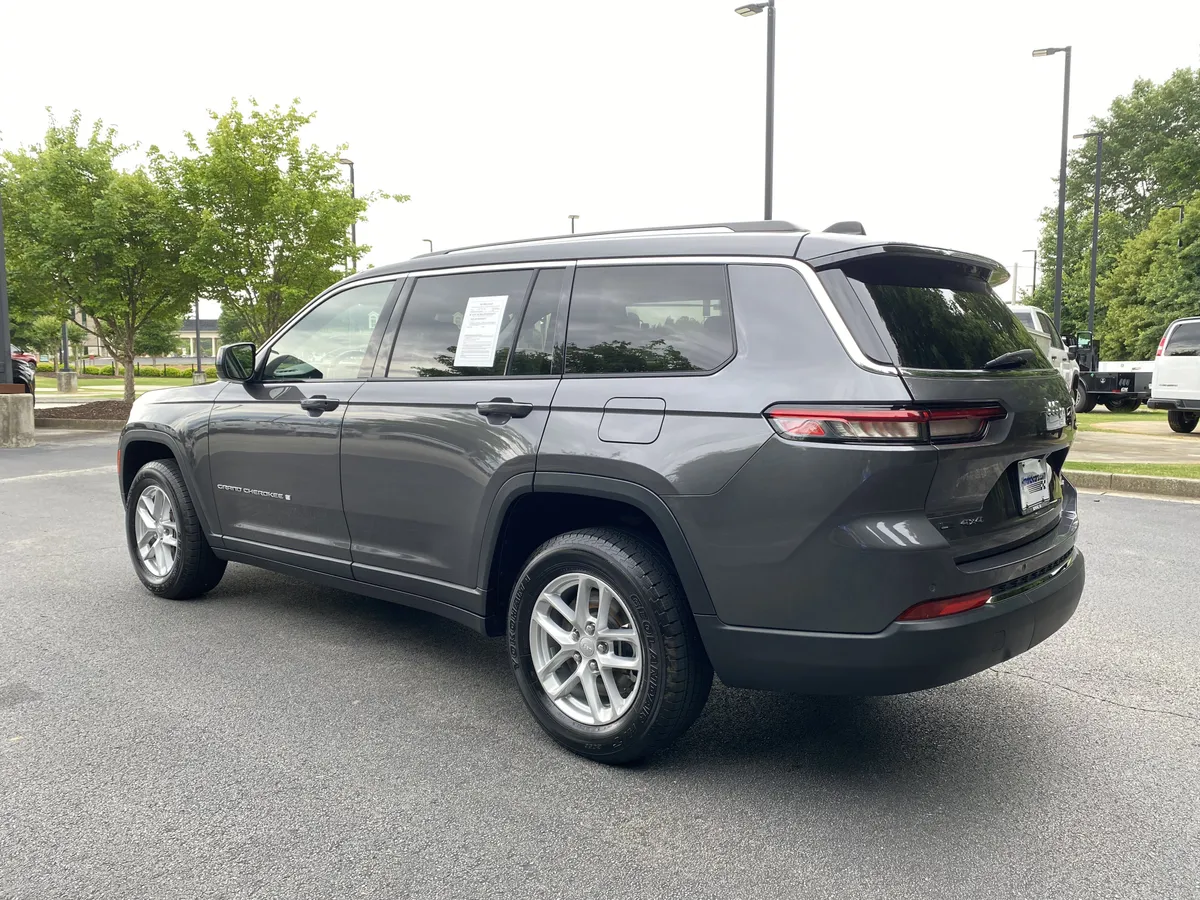 2022 Jeep Grand Cherokee L Laredo thumbnail 6