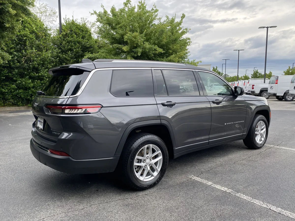 2022 Jeep Grand Cherokee L Laredo thumbnail 8