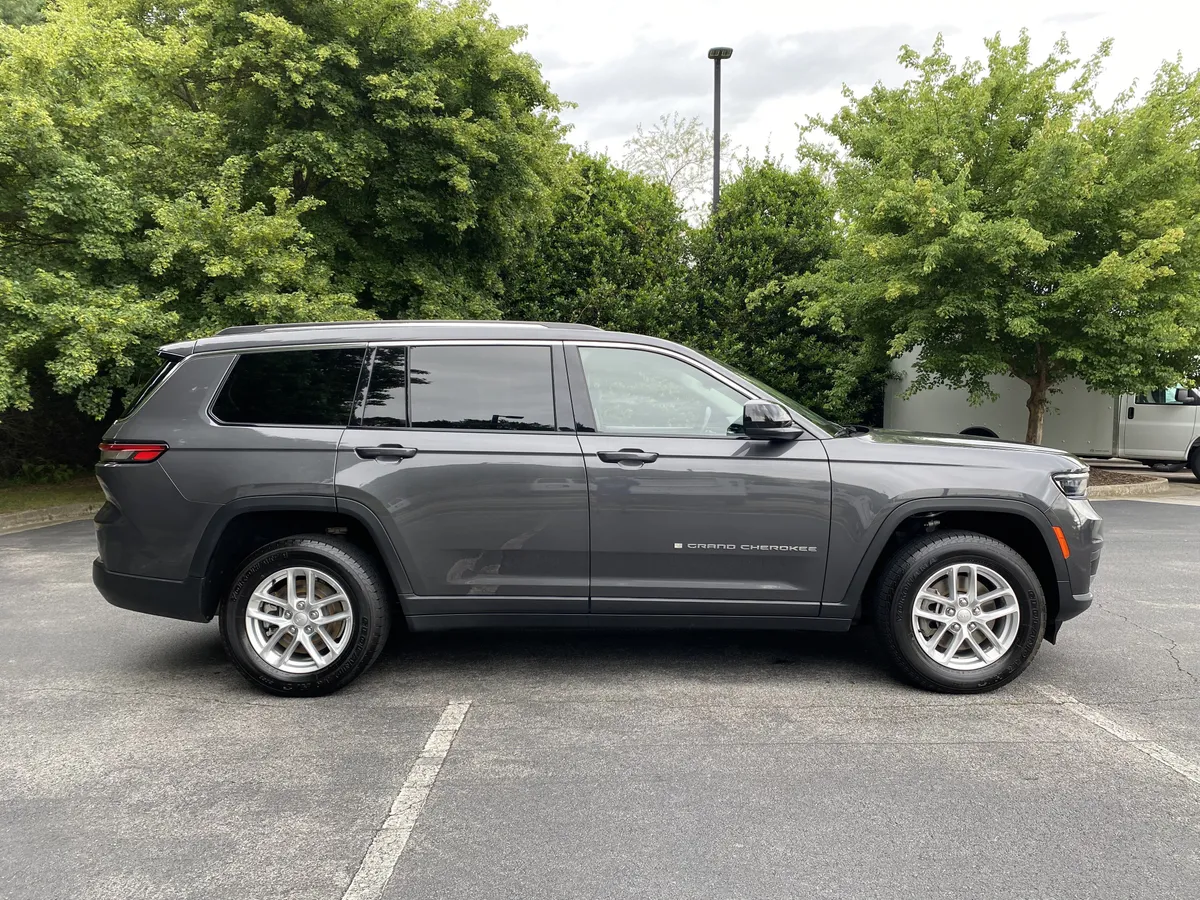 2022 Jeep Grand Cherokee L Laredo thumbnail 9