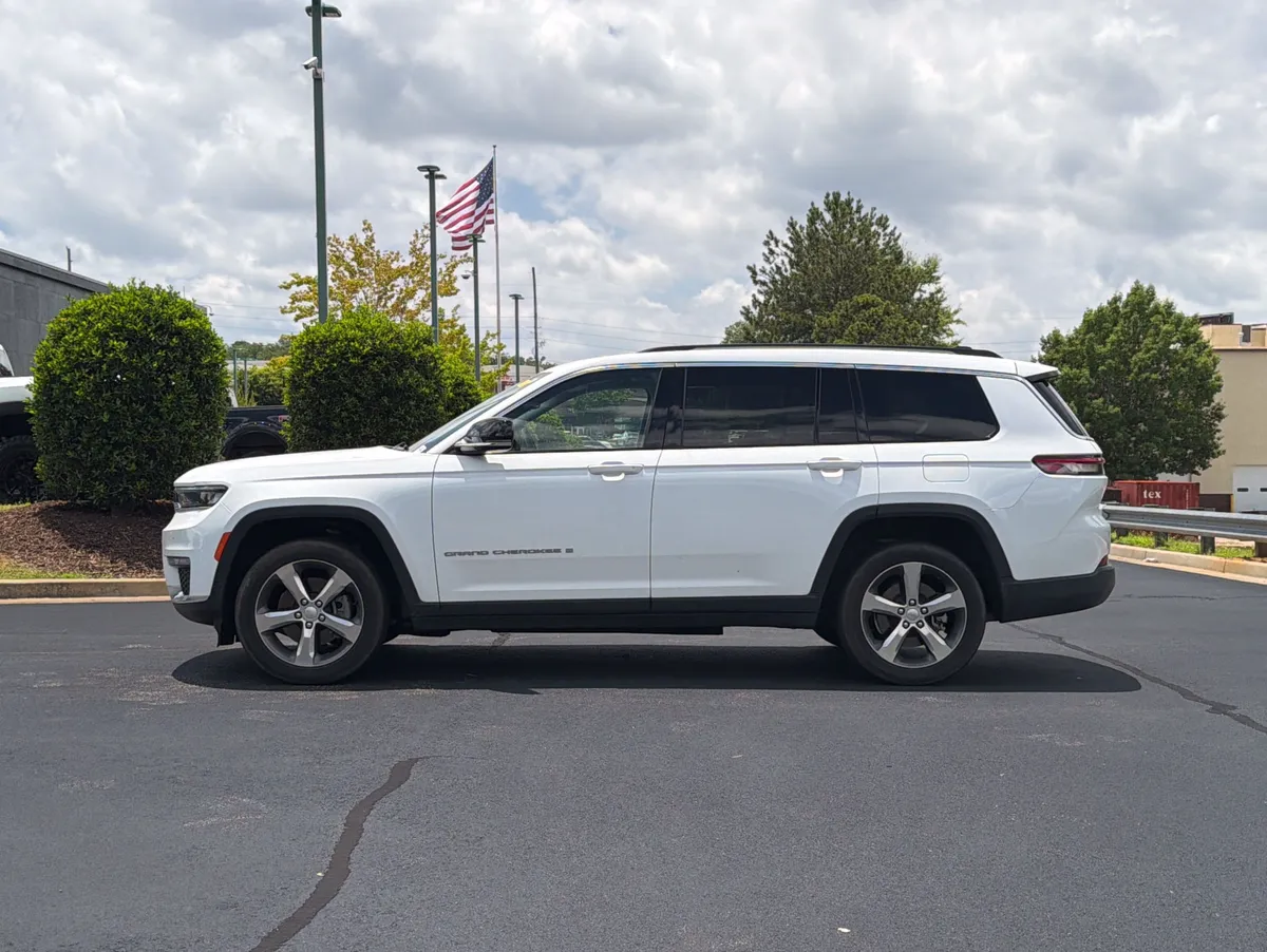 2022 Jeep Grand Cherokee L Limited thumbnail 11