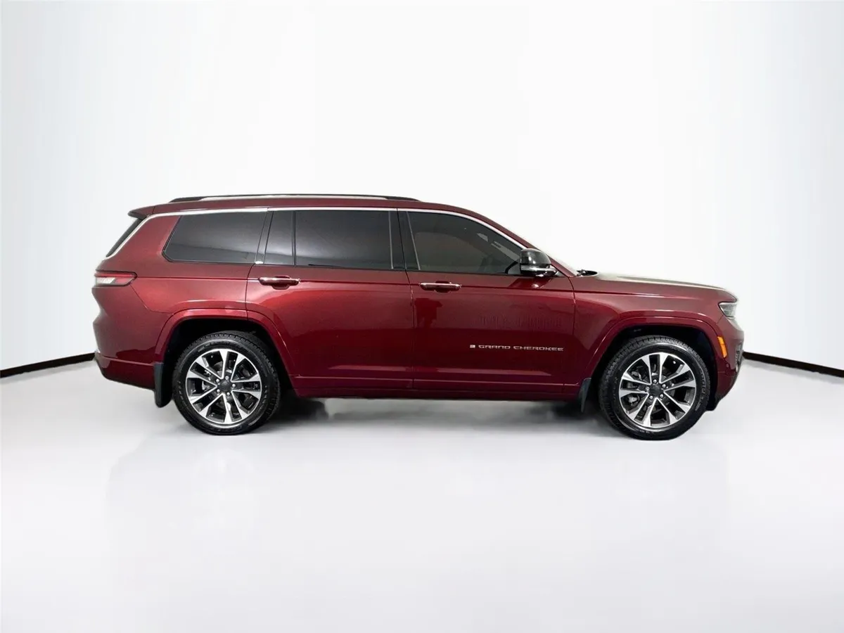 2022 Jeep Grand Cherokee L Overland thumbnail 11