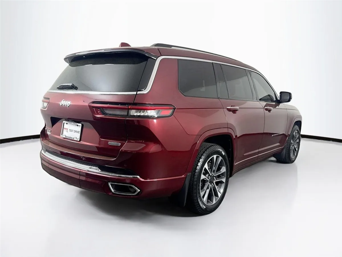 2022 Jeep Grand Cherokee L Overland thumbnail 2