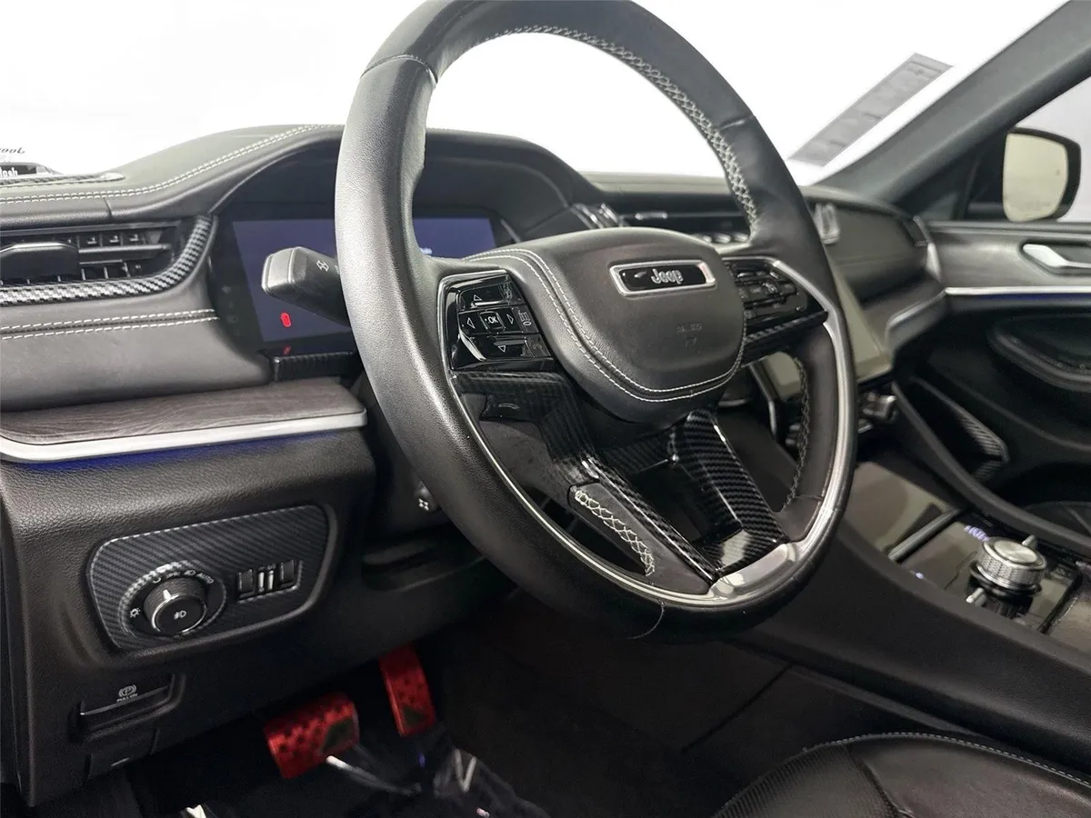 2022 Jeep Grand Cherokee L Overland thumbnail 4
