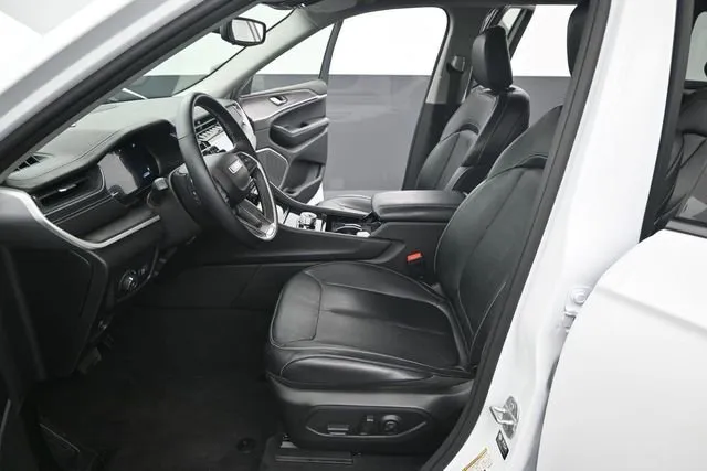 2022 Jeep Grand Cherokee Limited thumbnail 13