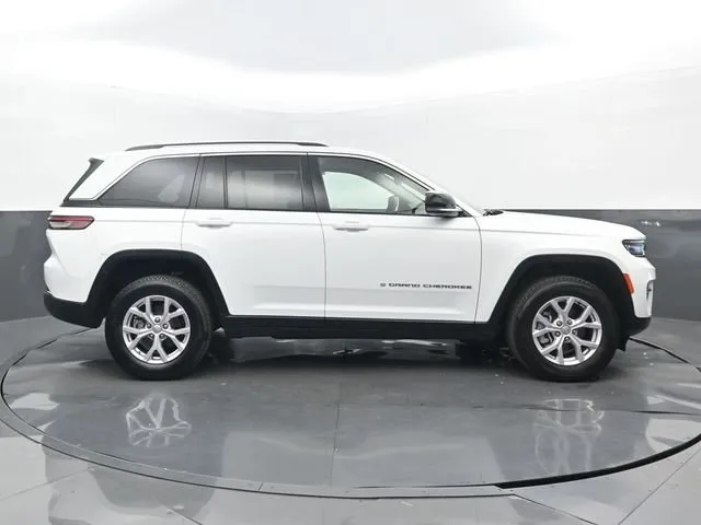 2022 Jeep Grand Cherokee Limited thumbnail 2