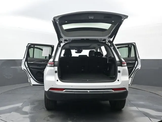 2022 Jeep Grand Cherokee Limited thumbnail 35