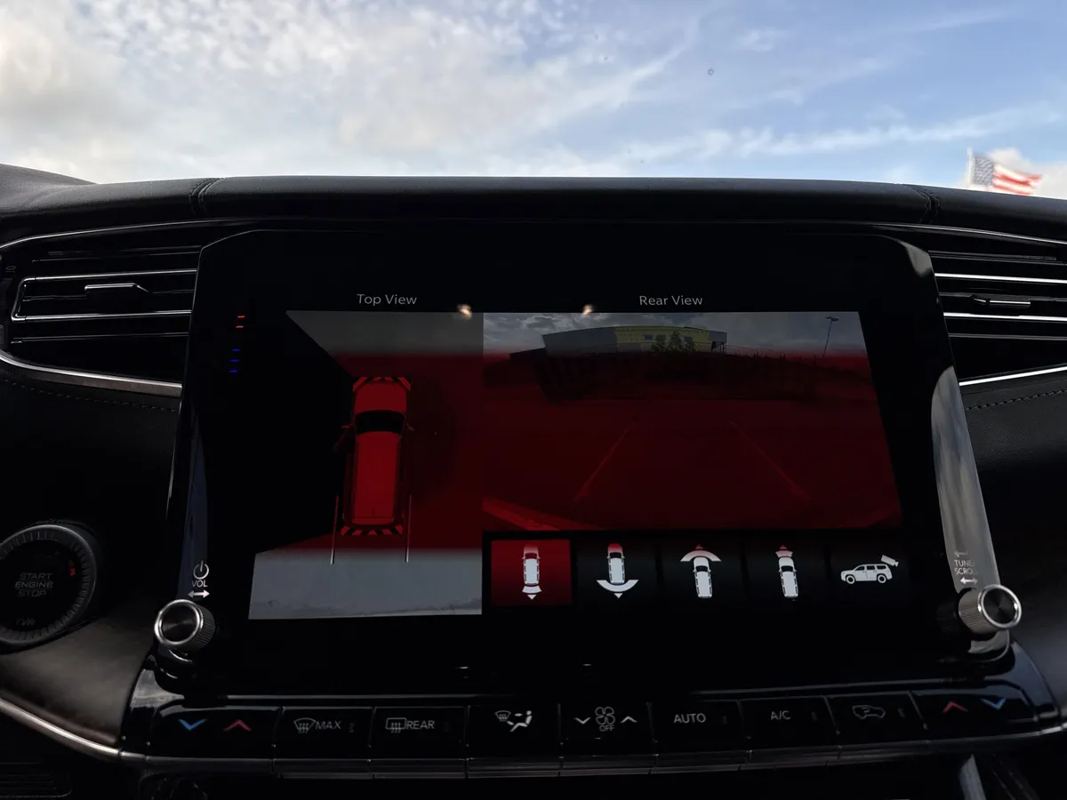 2022 Jeep Grand Wagoneer Series I thumbnail 25