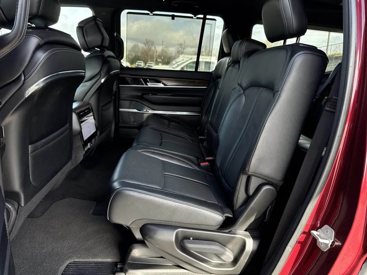 2022 Jeep Grand Wagoneer Series I thumbnail 31