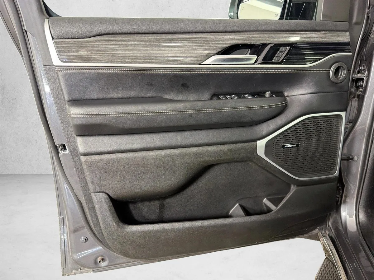 2022 Jeep Wagoneer Series II thumbnail 11