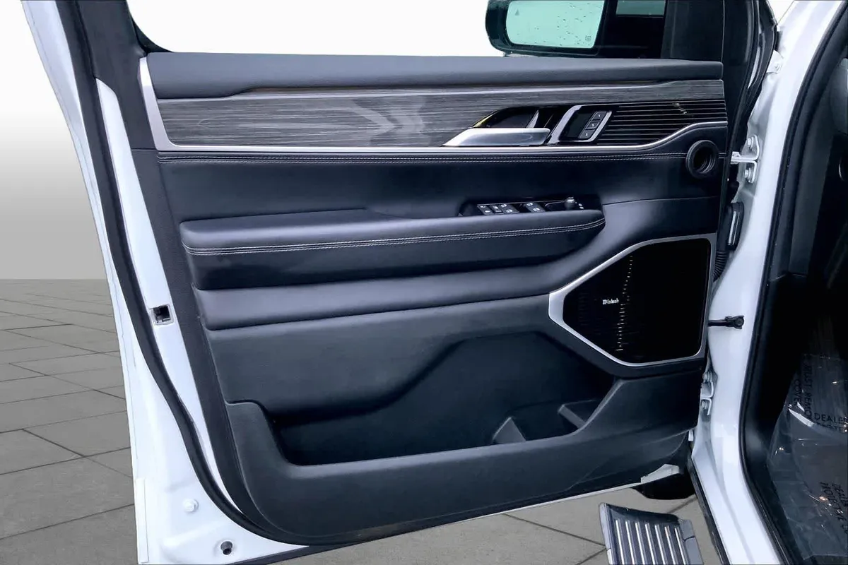 2022 Jeep Wagoneer Series III thumbnail 21