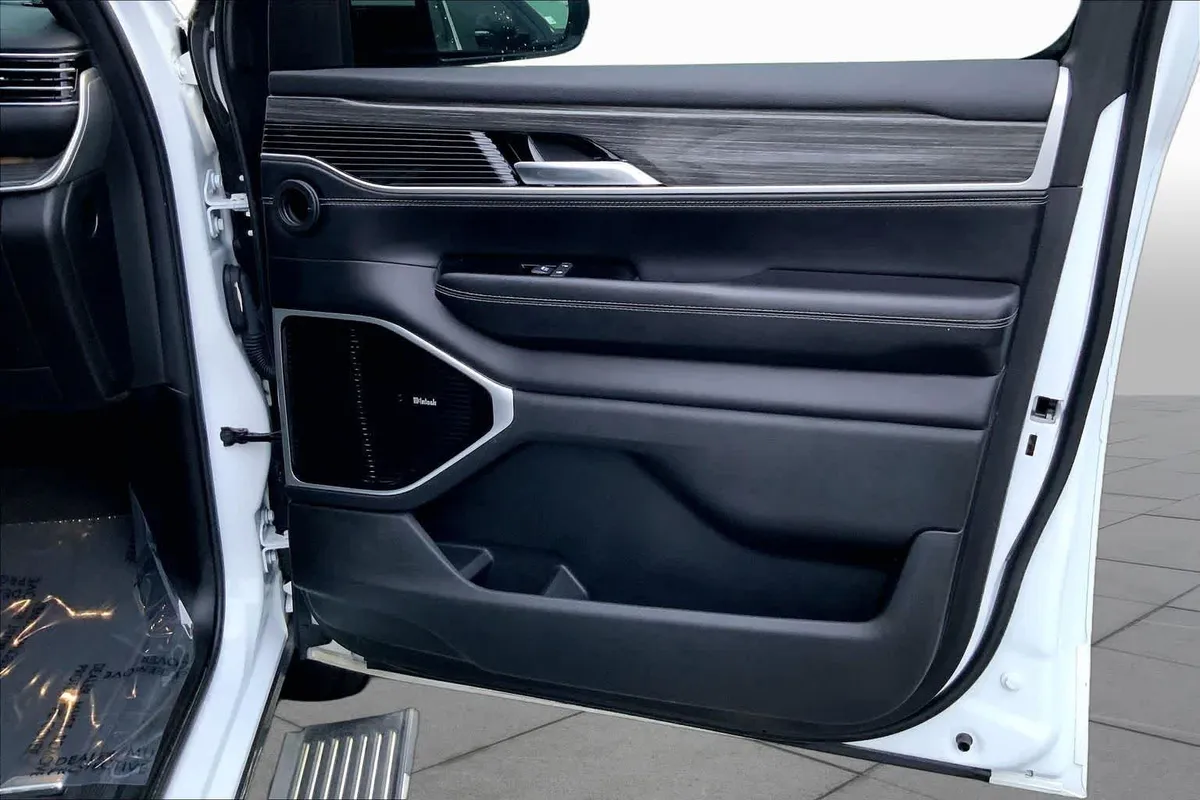 2022 Jeep Wagoneer Series III thumbnail 22