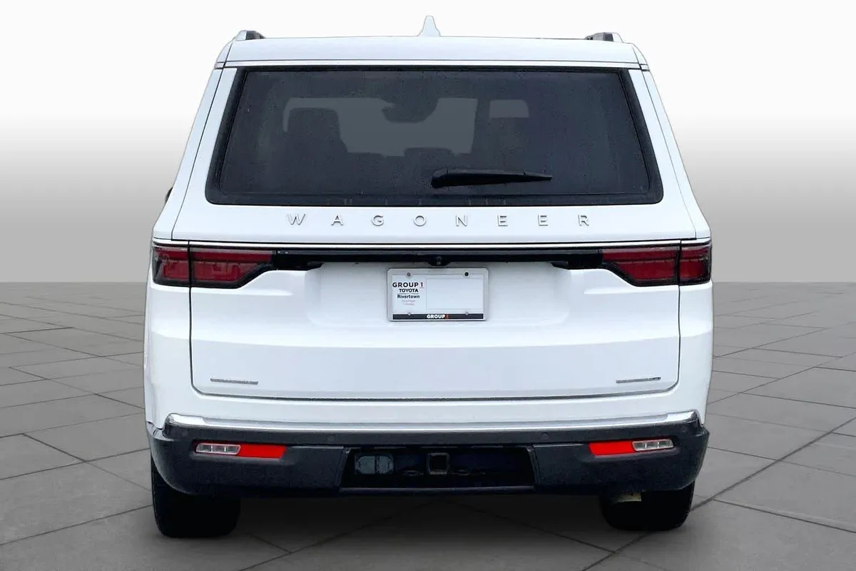 2022 Jeep Wagoneer Series III thumbnail 5