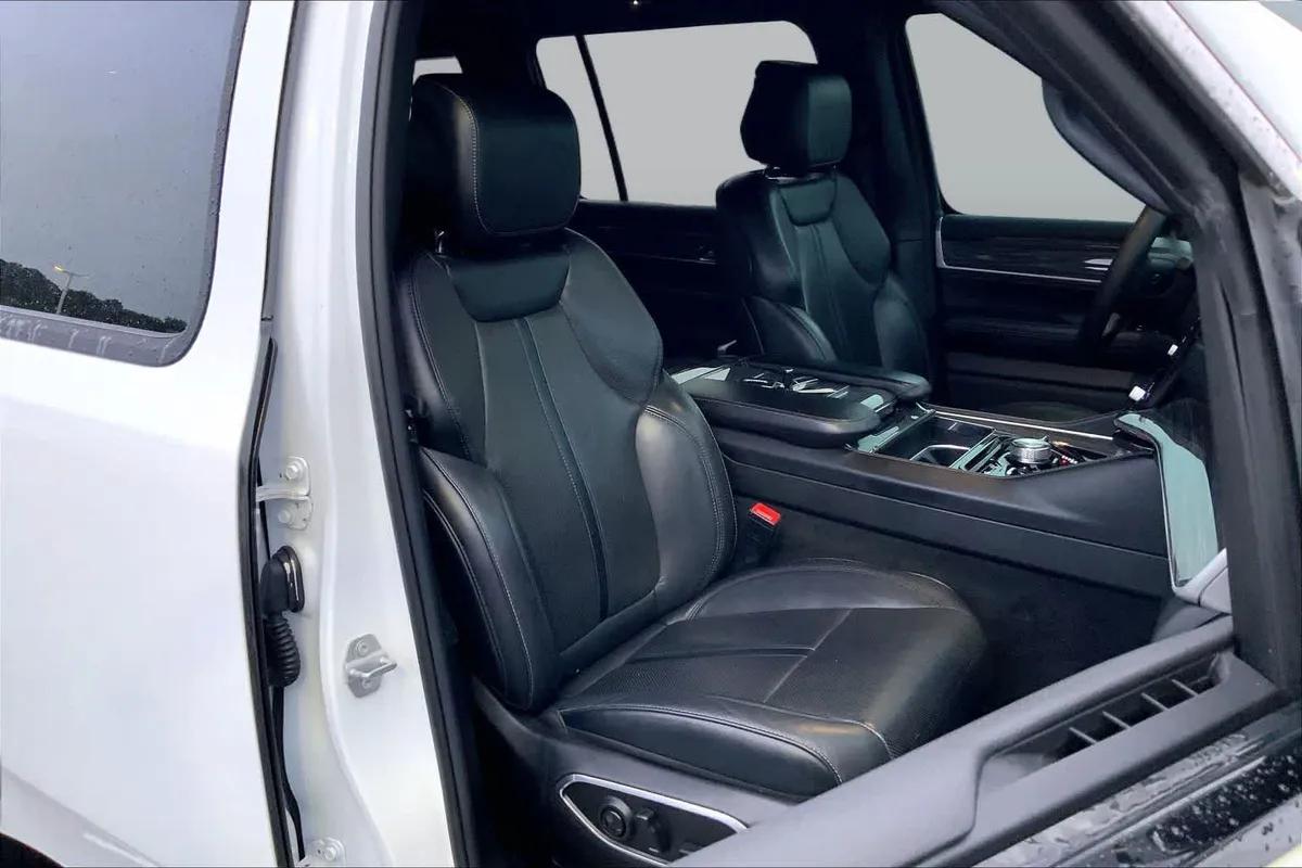 2022 Jeep Wagoneer Series III thumbnail 9