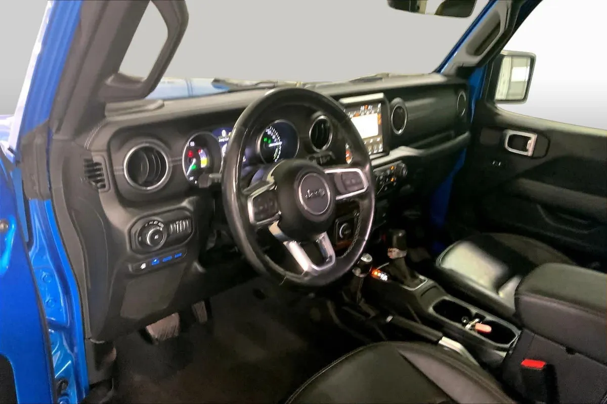 2022 Jeep Wrangler 4xe Unlimited Sahara thumbnail 17