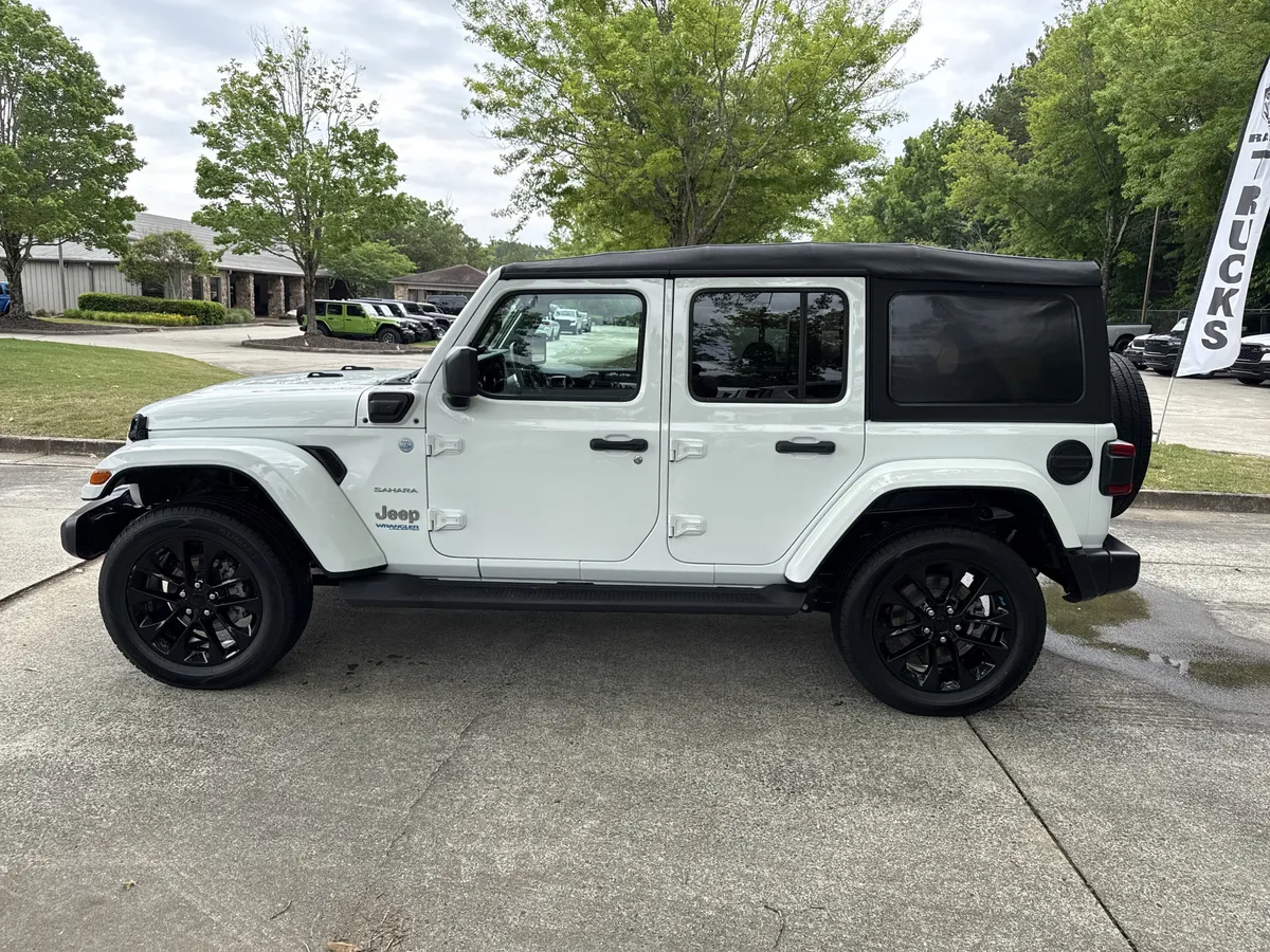 2022 Jeep Wrangler 4xe Unlimited Sahara thumbnail 4