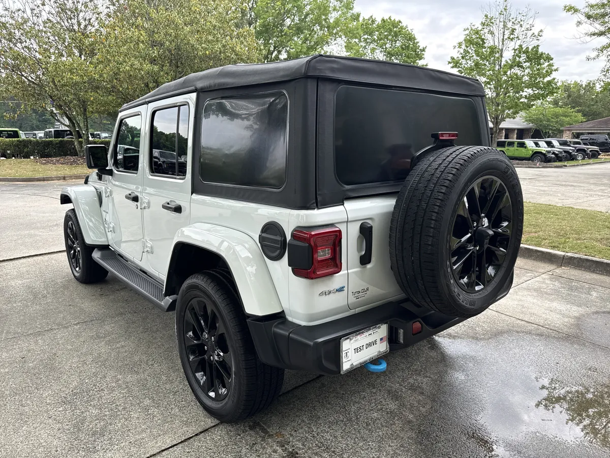2022 Jeep Wrangler 4xe Unlimited Sahara thumbnail 5