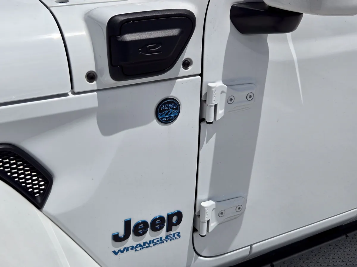 2022 Jeep Wrangler 4xe Unlimited Sahara High Altitude thumbnail 11