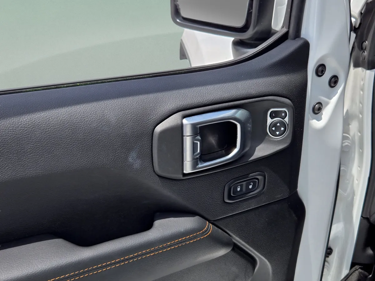 2022 Jeep Wrangler 4xe Unlimited Sahara High Altitude thumbnail 13