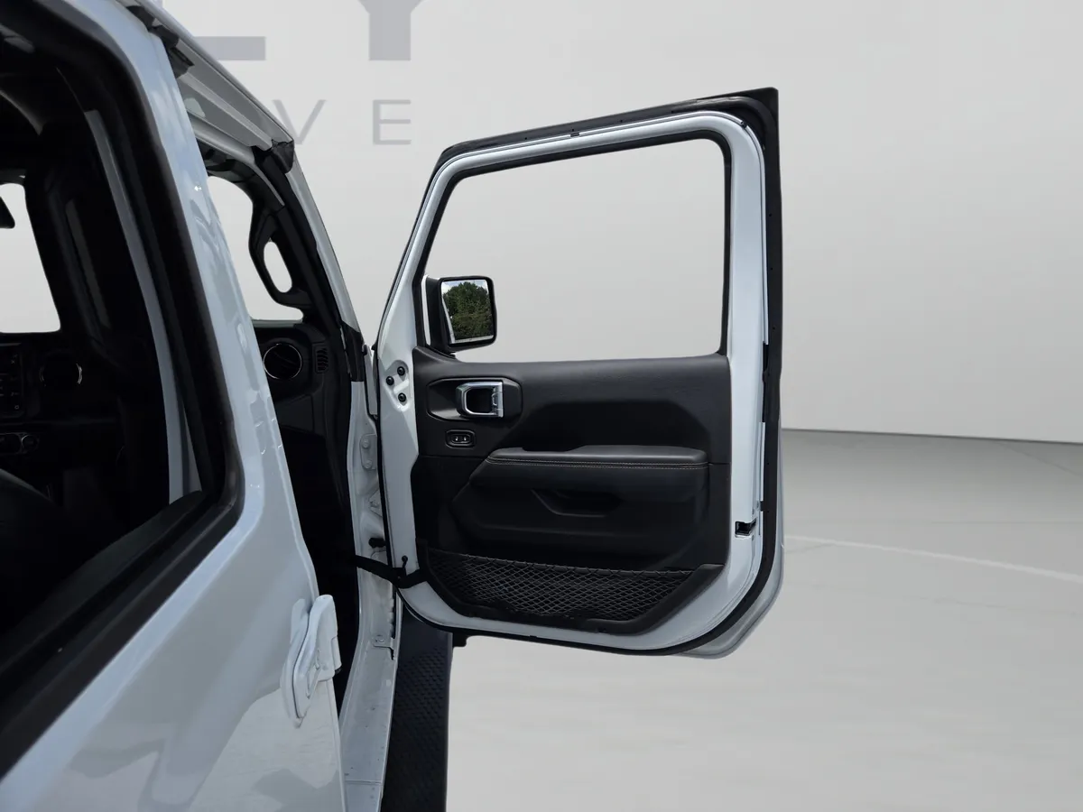 2022 Jeep Wrangler 4xe Unlimited Sahara High Altitude thumbnail 25