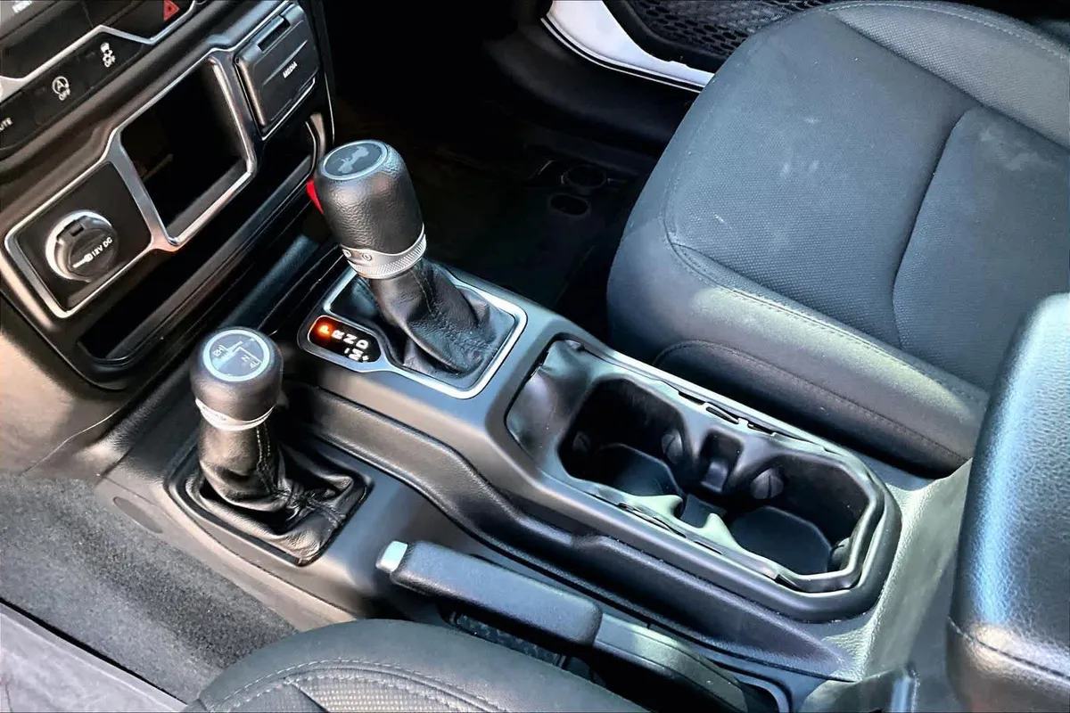 2022 Jeep Wrangler Sport thumbnail 16
