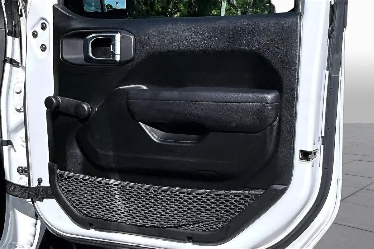 2022 Jeep Wrangler Sport thumbnail 26