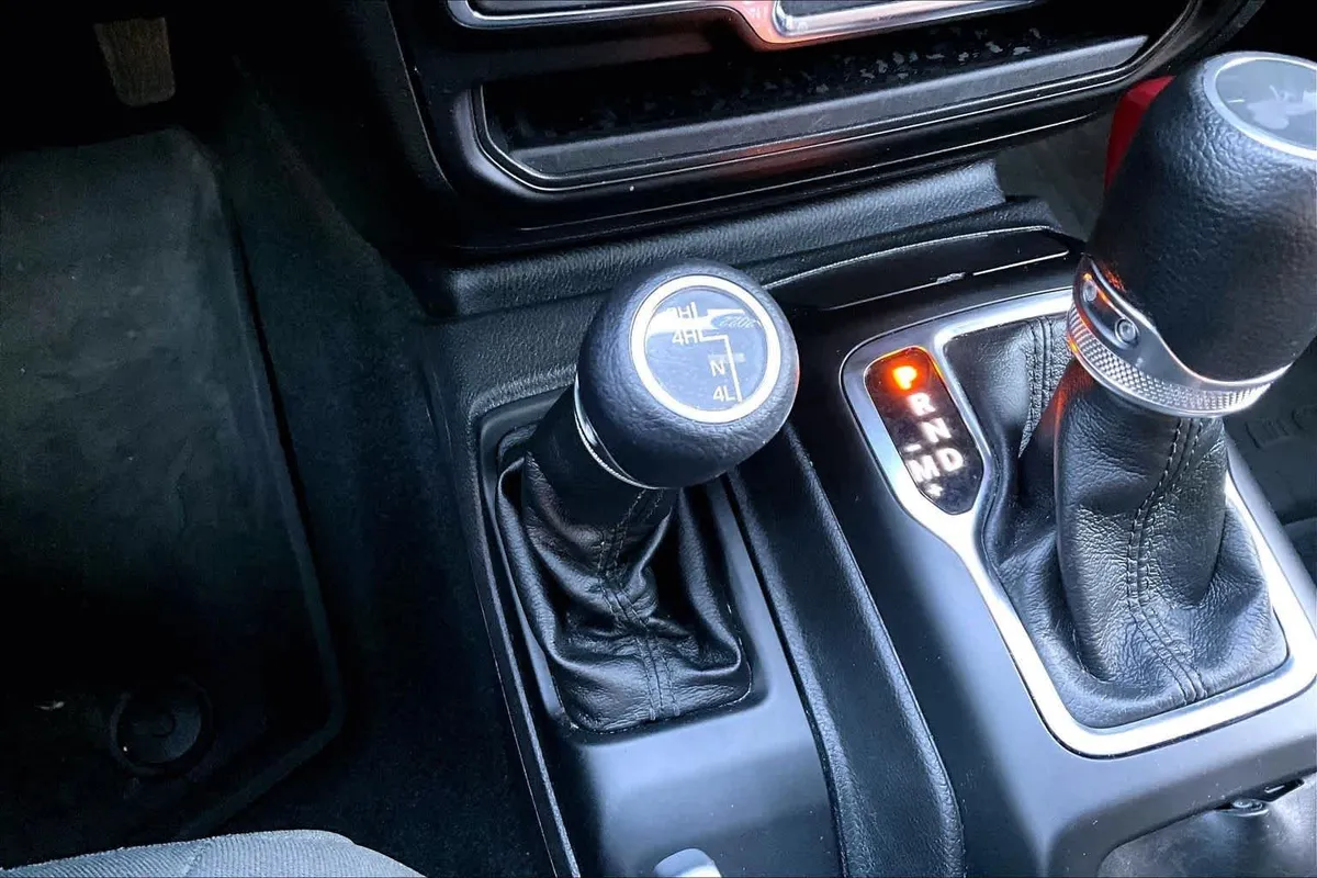 2022 Jeep Wrangler Sport thumbnail 30
