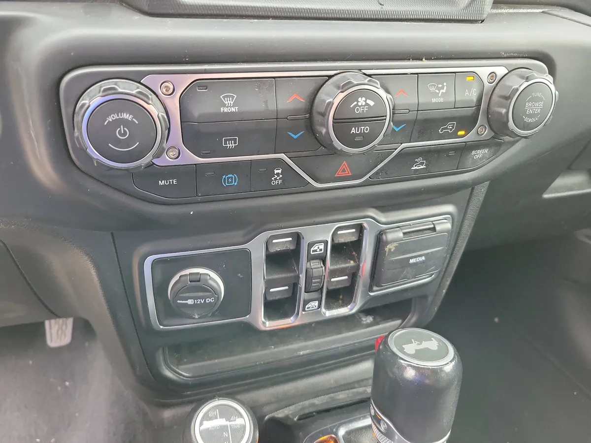2022 Jeep Wrangler Unlimited 4xe Sahara thumbnail 19