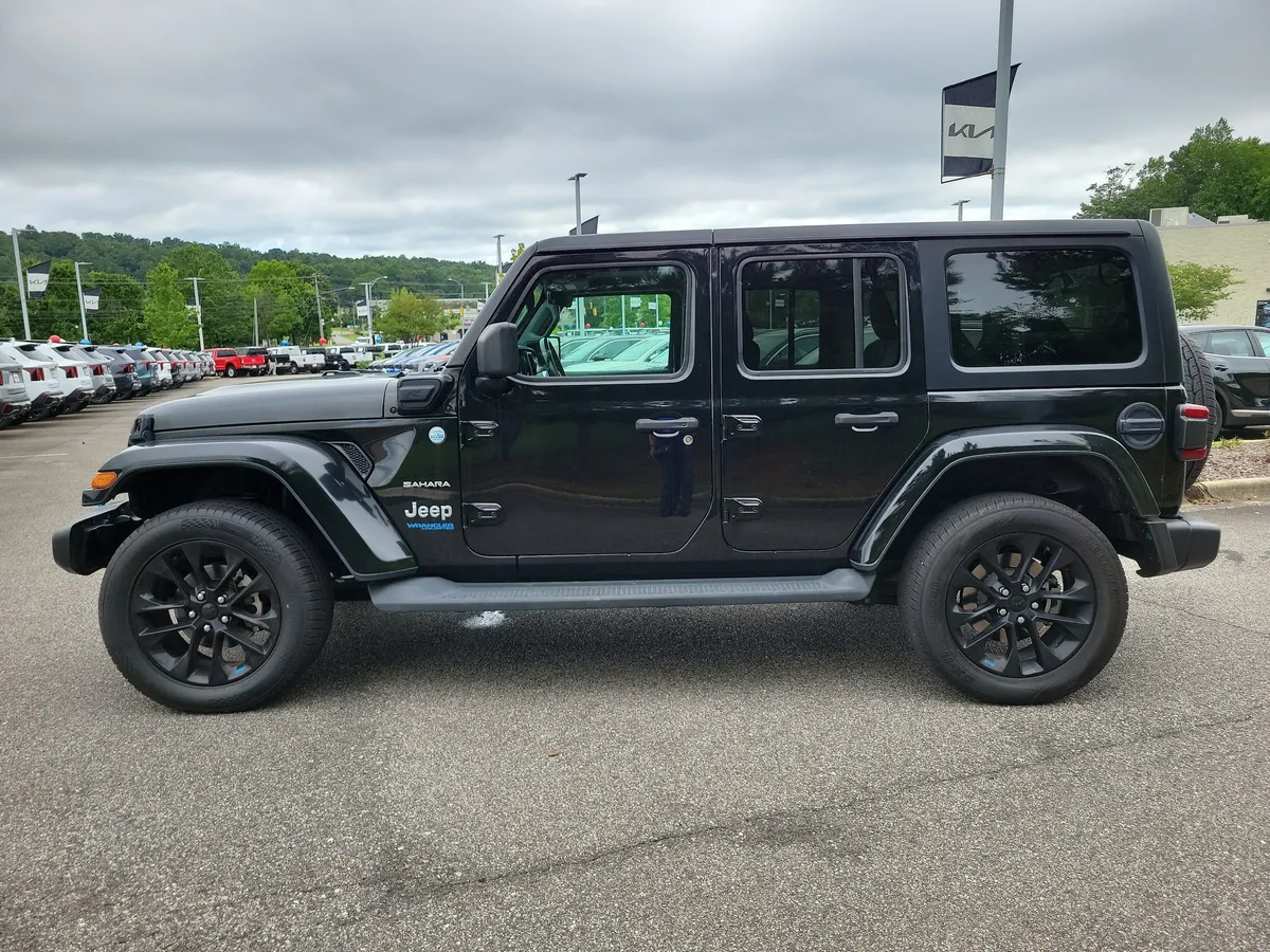 2022 Jeep Wrangler Unlimited 4xe Sahara thumbnail 2