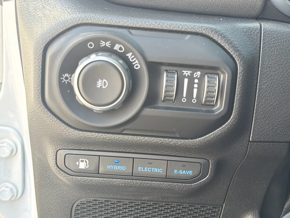 2022 Jeep Wrangler Unlimited 4xe Sahara thumbnail 16