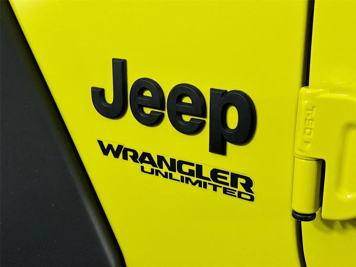 2022 Jeep Wrangler Unlimited High Tide thumbnail 14