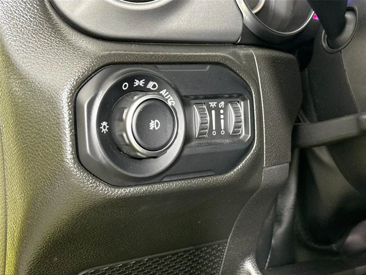 2022 Jeep Wrangler Unlimited High Tide thumbnail 15
