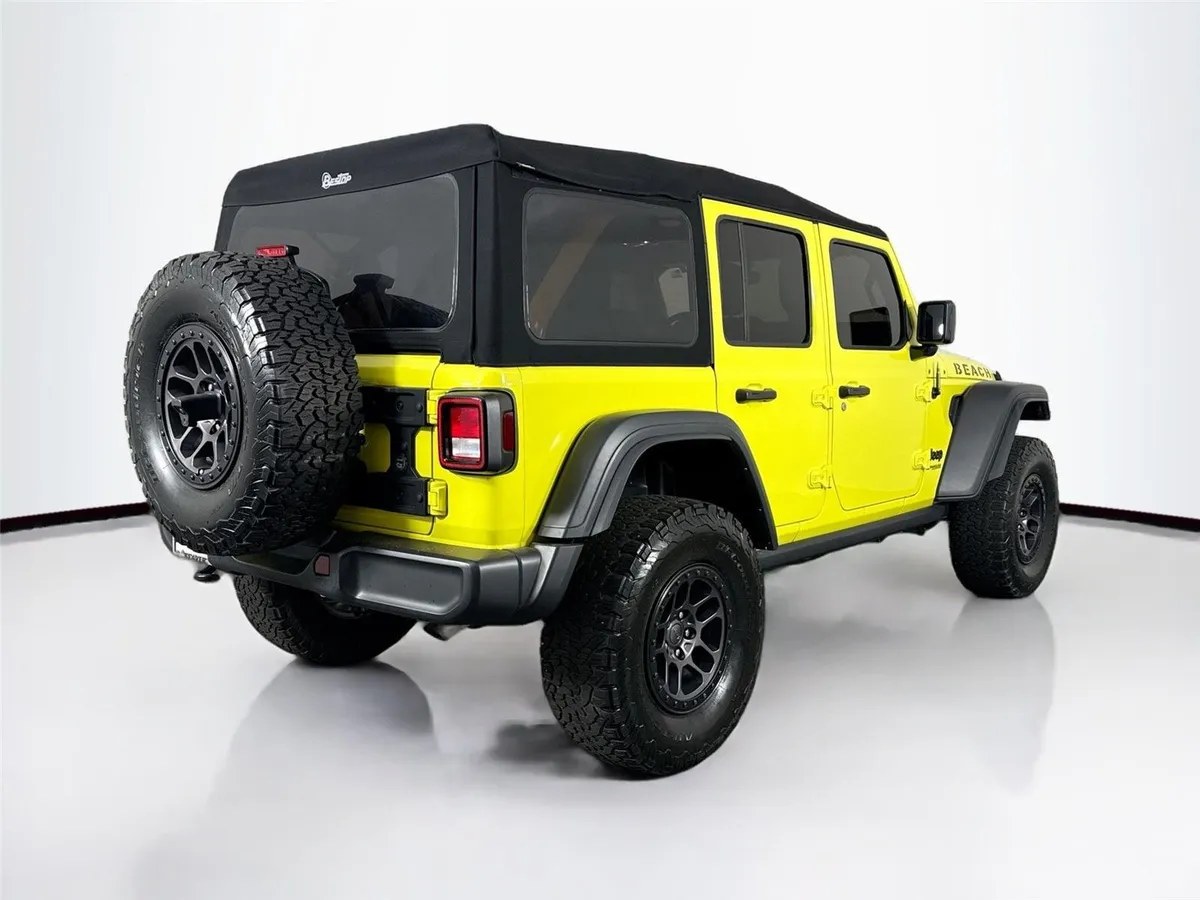 2022 Jeep Wrangler Unlimited High Tide thumbnail 2